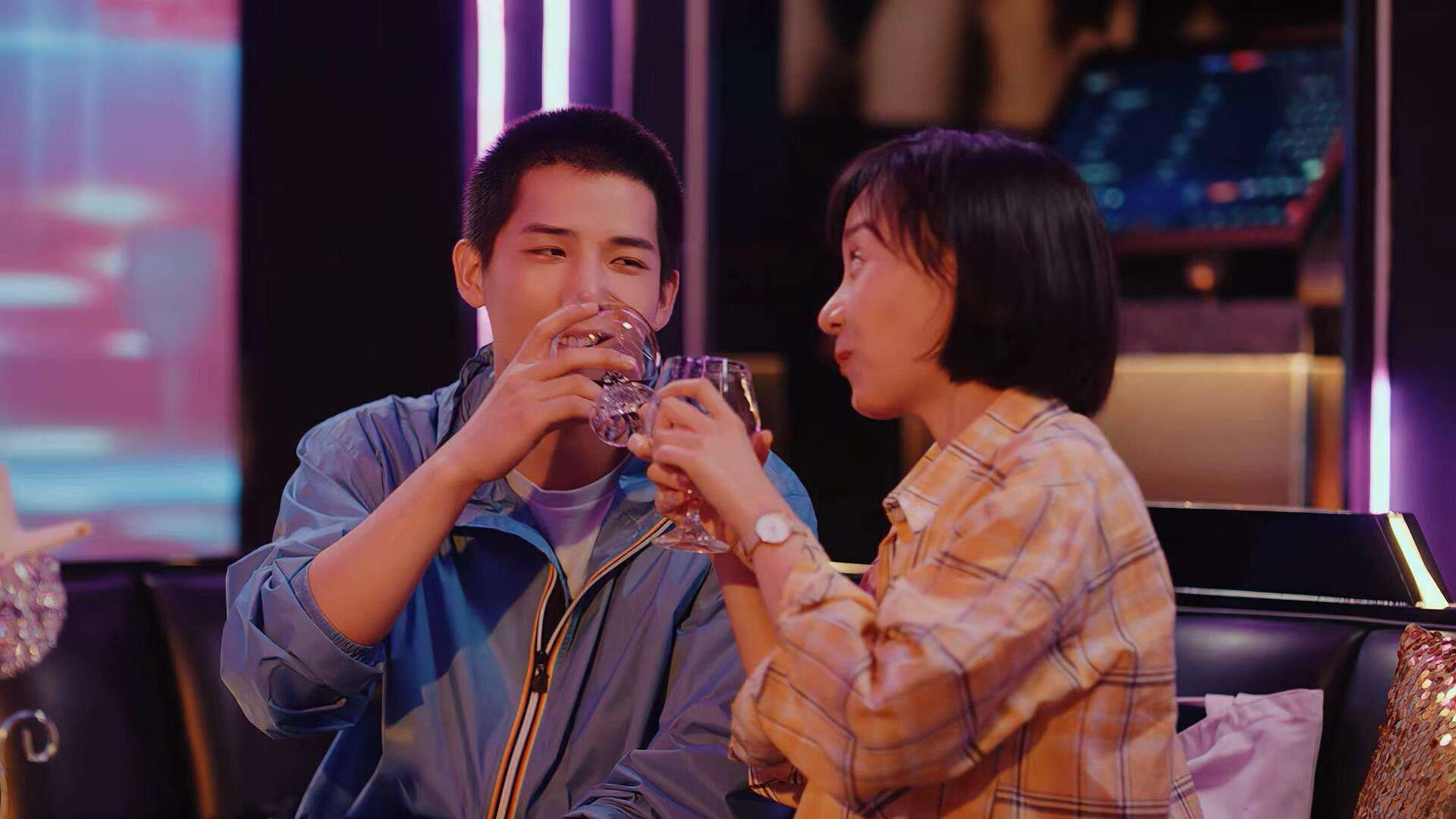 开云下载-_家庭趣味体育日：全家动起来，共享运动快乐_，家庭体育游戏大全